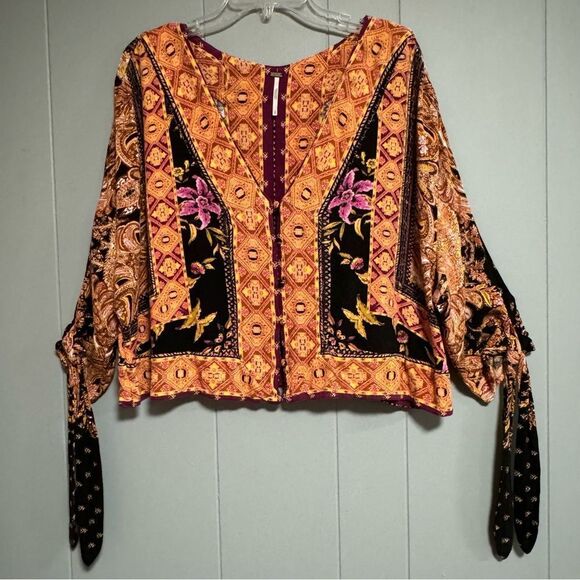 Free People Tops - FREE PEOPLE Catch Me If You Can Top 3/4 Sleeve Cropped Boho V-neck Size Small